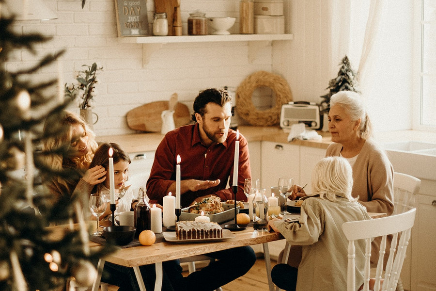 10 Tips on Helping Seniors with Dementia During the Holidays