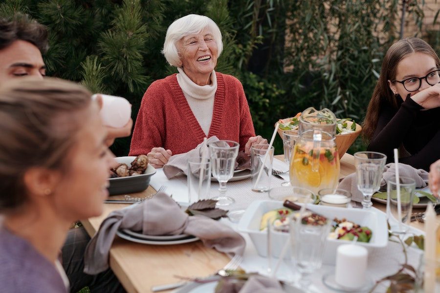 Tips for Assisted Living Dining Staff