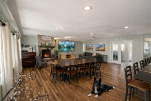 Applewood Our House-Golden-community-room