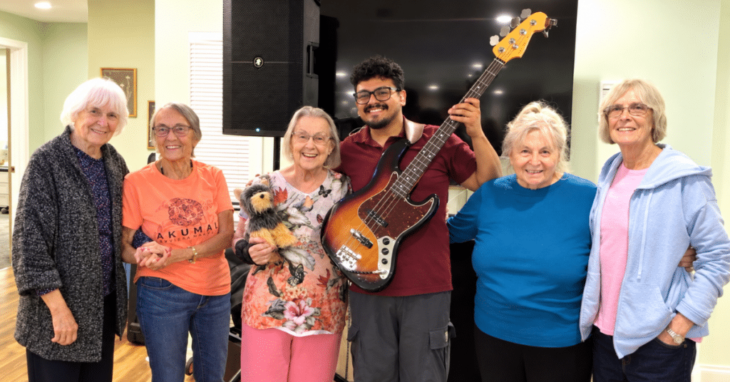 Signing As A Power Of Attorney For A Loved One With Dementia 1 Applewood-Residents-With-Entertainment-In-Article-For-How-To-Sign-As-Power-Of-Attorney-For-Someone-With-Dementia