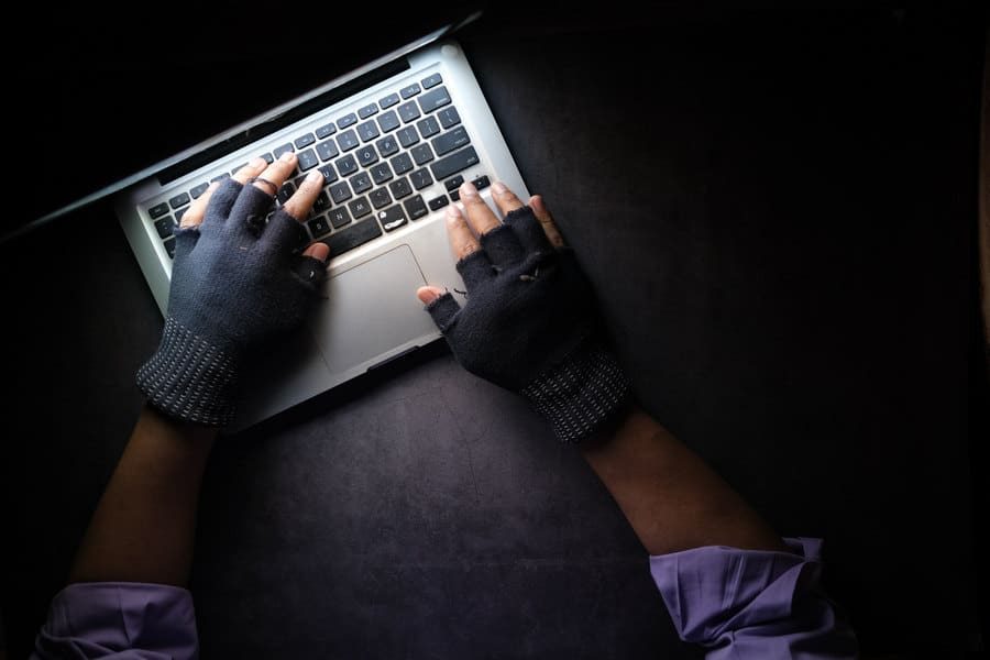 11 Evil Internet Scams Against Seniors