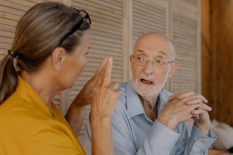 Family Members Often See First Signs of Dementia